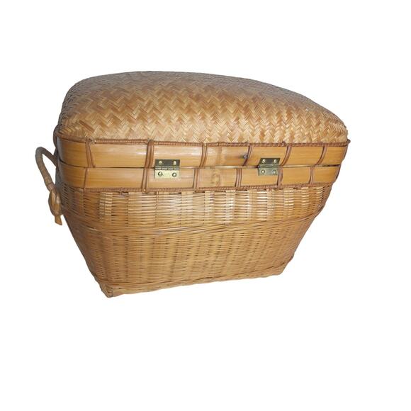 Vintage Woven Bamboo Rattan Domed Lid Basket With Latch Lined Quilting Fabric - Picture 4 of 9